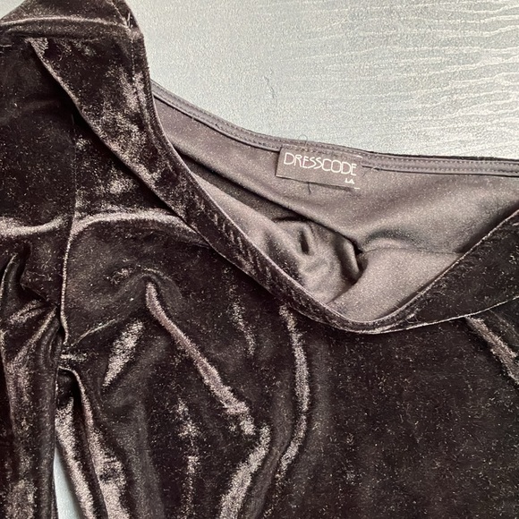 Crushed black velvet one-shouldered body con minidress size medium - Picture 3 of 4